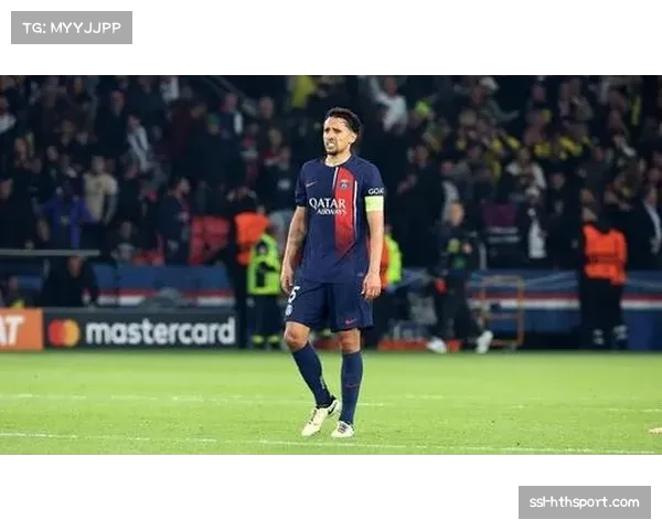 巴黎1-2拜仁,马尔基尼奥斯失误送礼,迪亚斯双响后染红 巴黎1-2拜仁,马尔基尼奥斯失误送礼,迪亚斯双响后染红