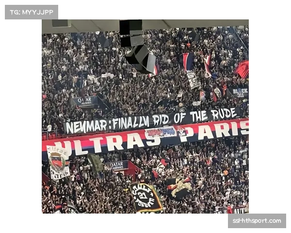 巴黎因球迷展示攻击性横幅被处罚并关闭部分看台