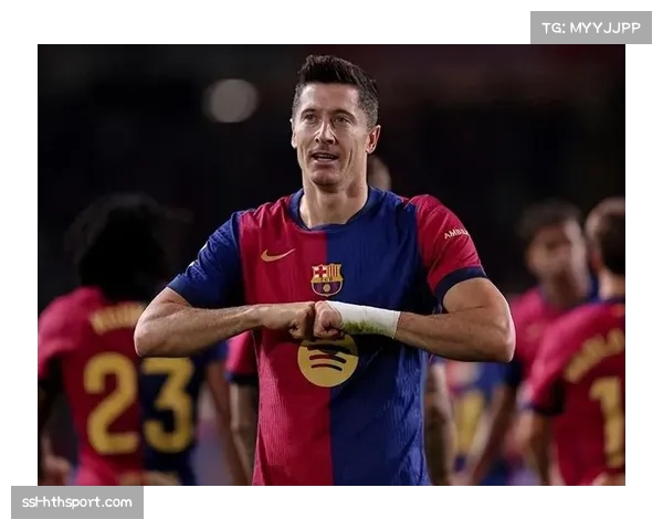 老将莱万帽子戏法,年龄不是极限引热议 老将莱万帽子戏法,年龄不是极限引热议