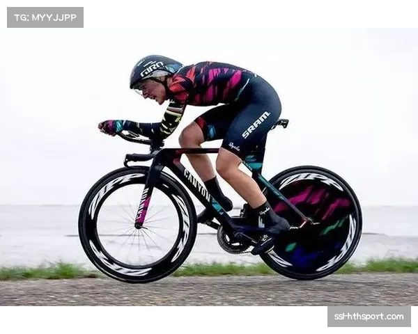 空气动力学队形分析：团队计时赛中，车队如何精确控制轮换节奏